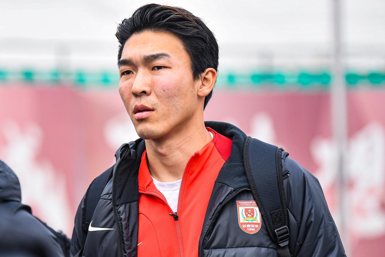 关键时刻成都蓉城调整名单以备足总杯,防线松动环节打磨,赛场秩序良好,年轻球员得到机会 关键时刻成都蓉城调整名单以备足总杯,防线松动环节打磨,赛场秩序良好,年轻球员得到机会