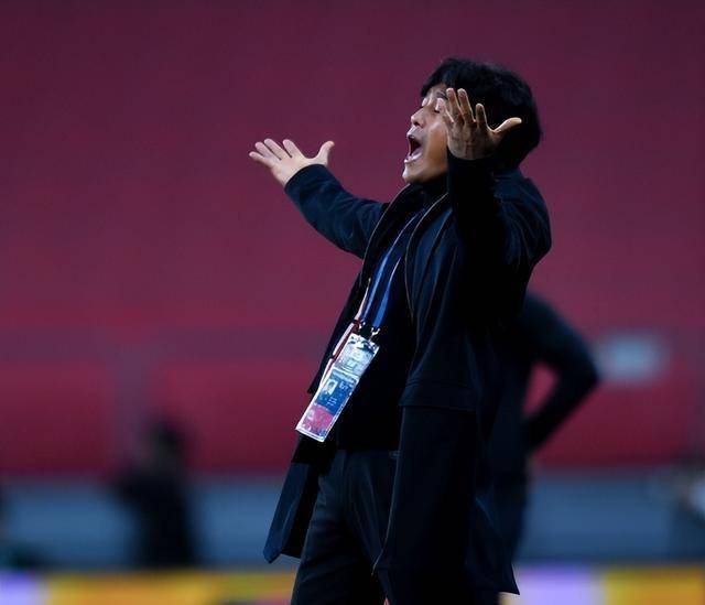 关键时刻成都蓉城调整名单以备足总杯,防线松动环节打磨,赛场秩序良好,年轻球员得到机会 关键时刻成都蓉城调整名单以备足总杯,防线松动环节打磨,赛场秩序良好,年轻球员得到机会